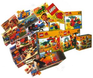 25 års design af emballager til LEGO.JPG